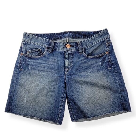 LOFT distressed raw hemline Bermuda Shorts Size 28/6 - Picture 1 of 2